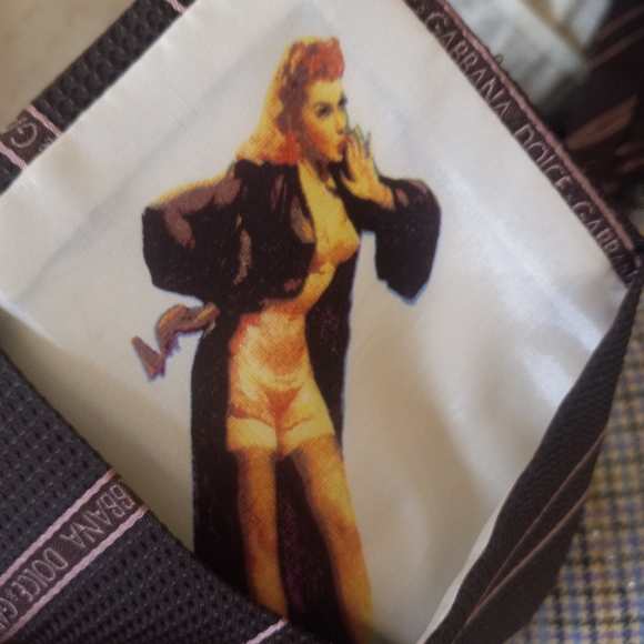 Dolce & Gabbana 100% Silk Peek A Boo Iconic monogram textured tie - Picture 8 of 14